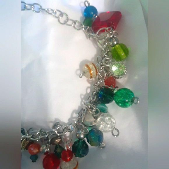 Christmas gift box with charm bracelet and earrings - Picture 3 of 6